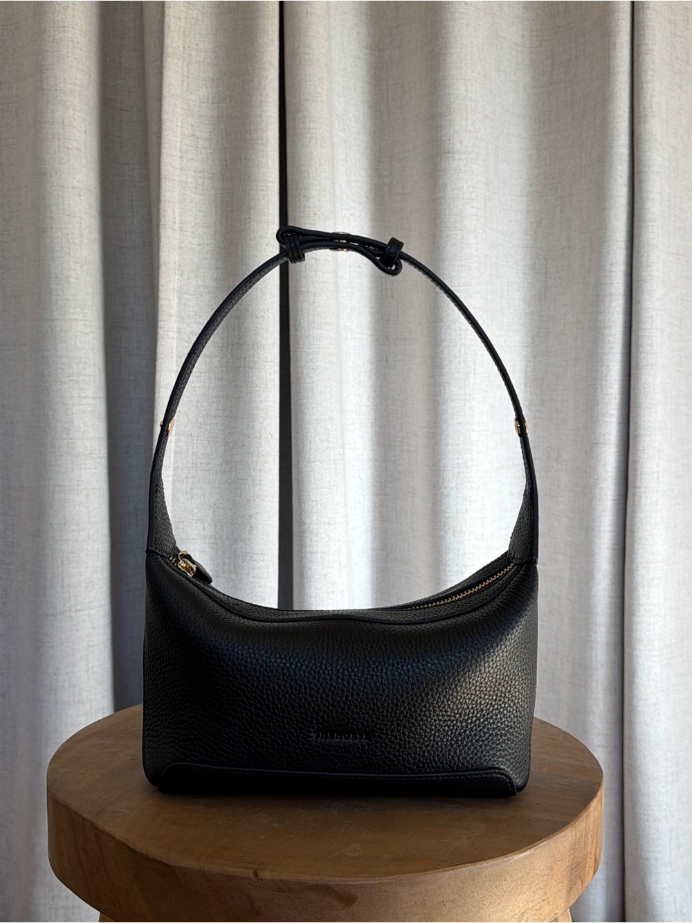 The Horse Harri Bag - Black Pebbled Leather Shoulder Bag with Gold Hardware - Picture 7 of 7